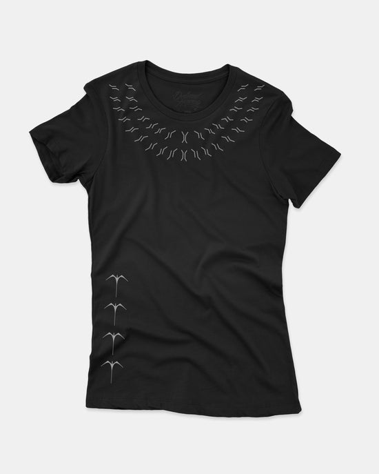 KAKAU LEI Fitted Tee