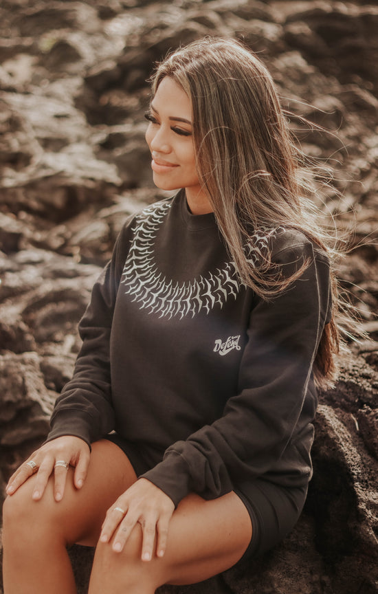 IWA LEI Crewneck